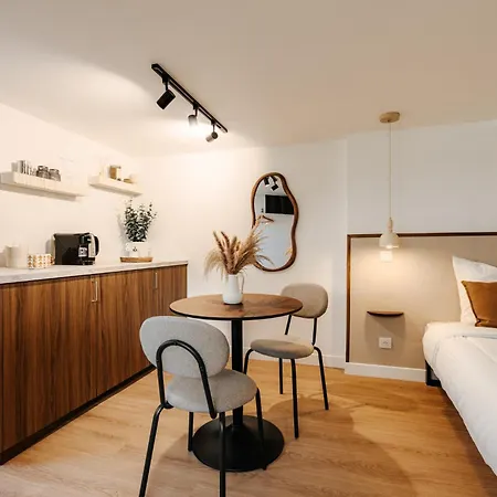 L'alma- Acces Privee-proche Aeroport-parking-wifi Accommodatie bij particulieren