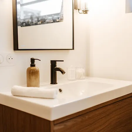 L'alma- Acces Privee-proche Aeroport-parking-wifi Accommodatie bij particulieren